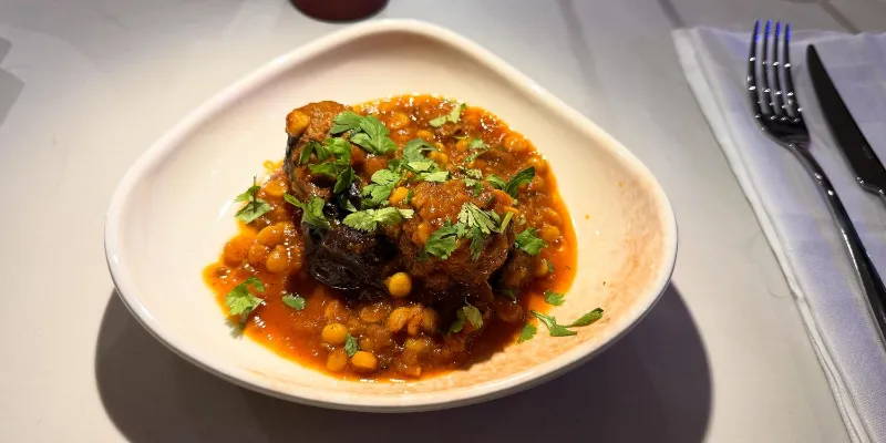 Plat mijoté aux pois chiches et herbes